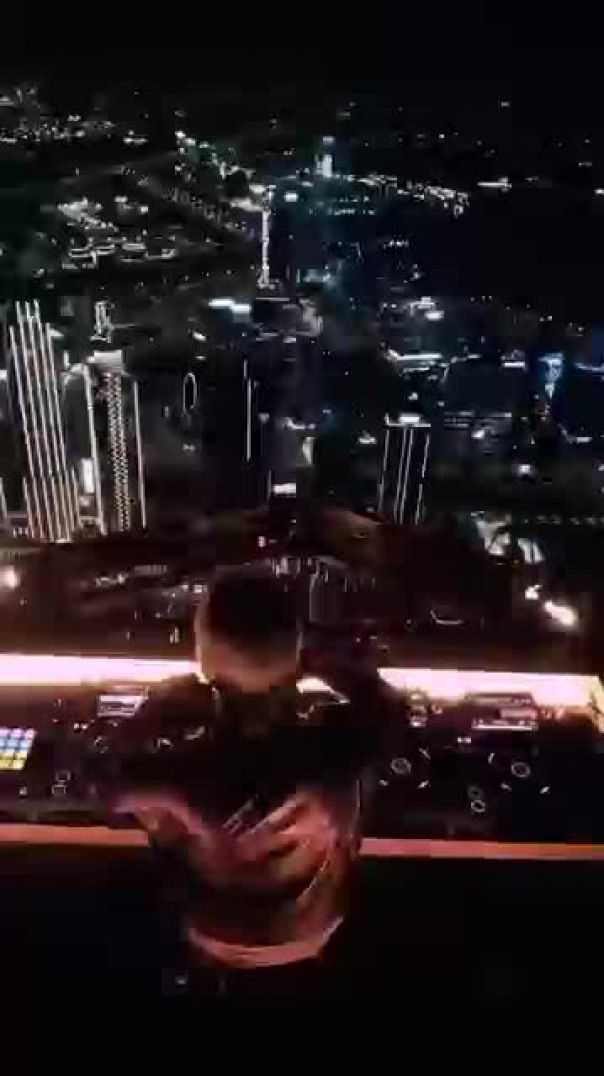 Still dreaming about this unreal set! Armin van Buuren playing on top of the tallest building! g